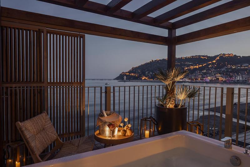 King Suite with Sea View image 3
