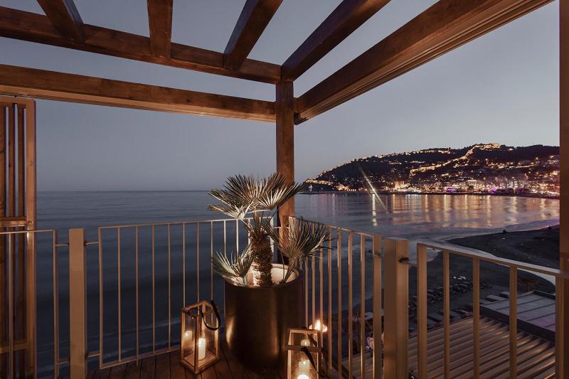 King Suite with Sea View image 4