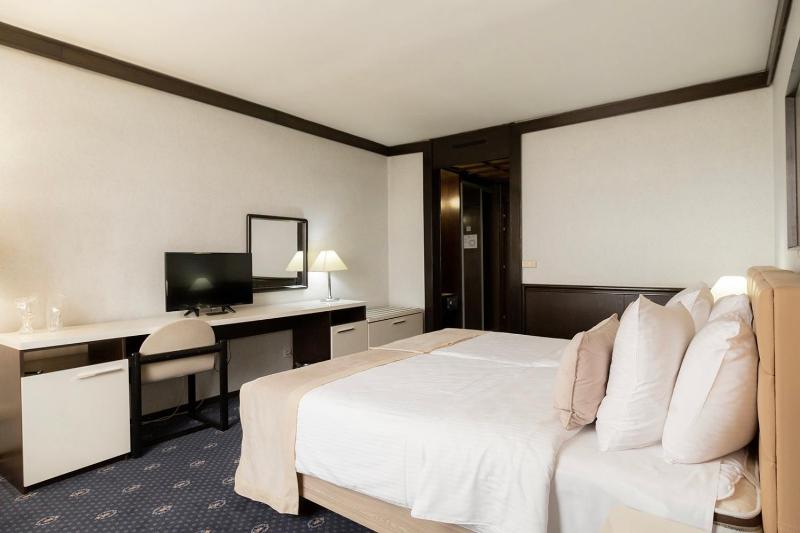 Two-Bedroom Suite image 2