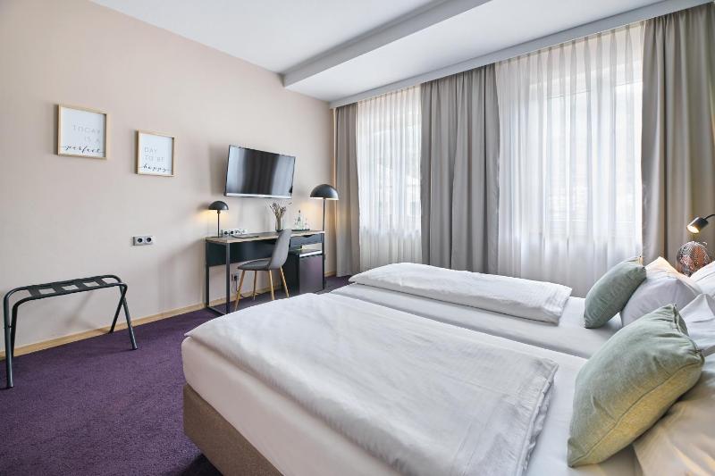 Classic Double Room image 1