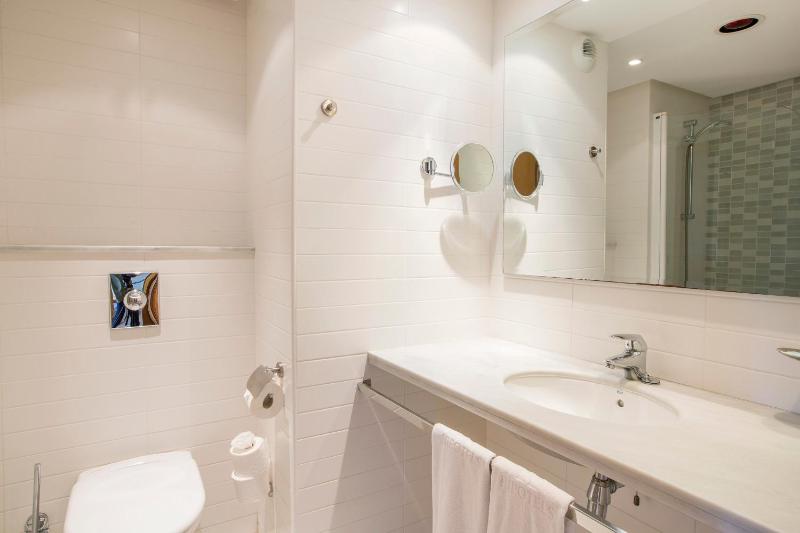 One-Bedroom Apartment image 1