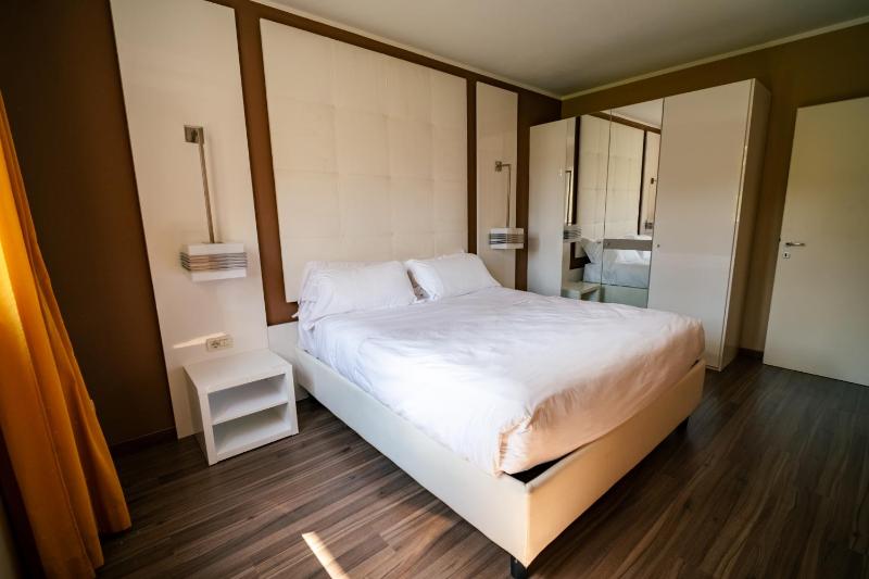 Economy  Apartment image 1
