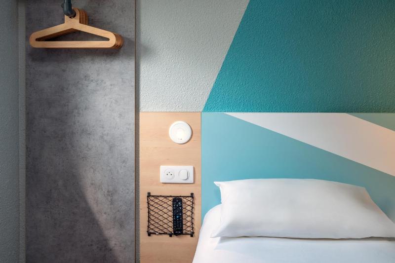 Twin Room image 3