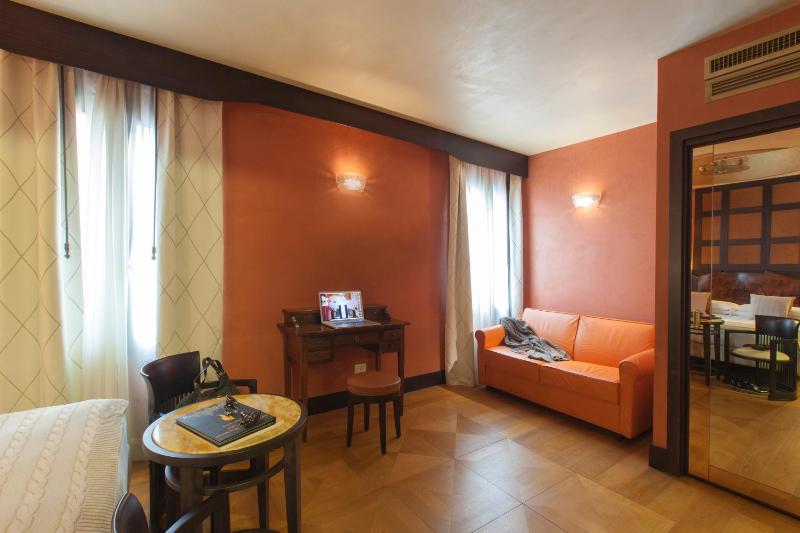 Classic Triple Room image 4