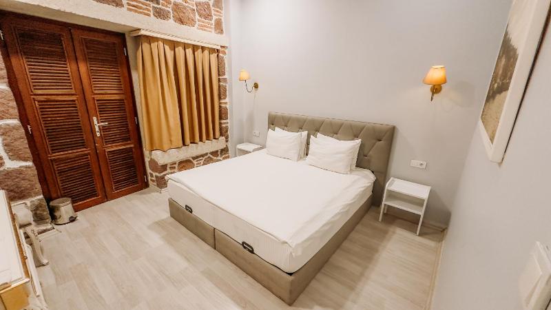 Economy Double Room image 4