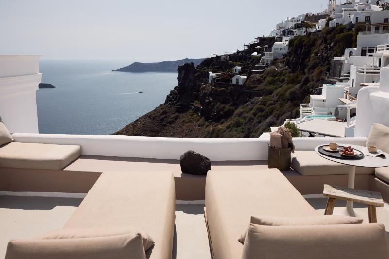 Honeymoon Suite with Sea View and Indoor Jetted Plunge Pool image 3