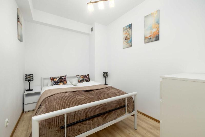 Comfortable Apartment with Parking in Szczecin by Noclegi Renters - image 31