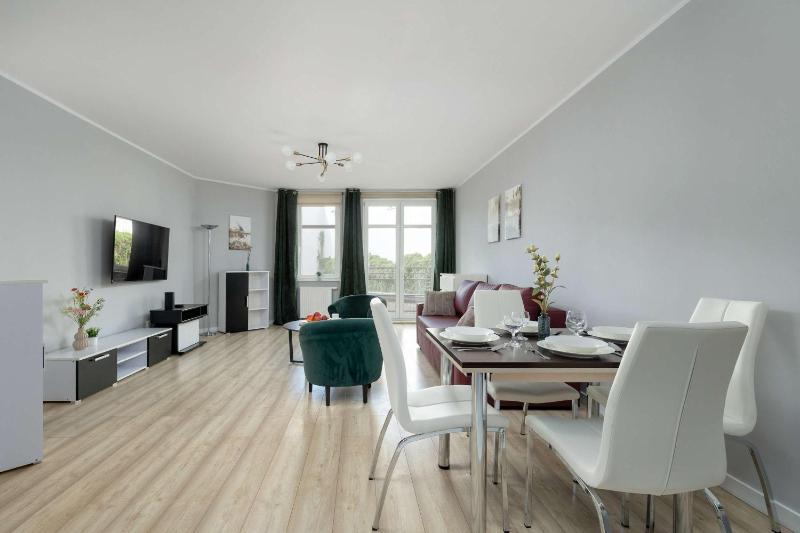Comfortable Apartment with Parking in Szczecin by Noclegi Renters - image 21