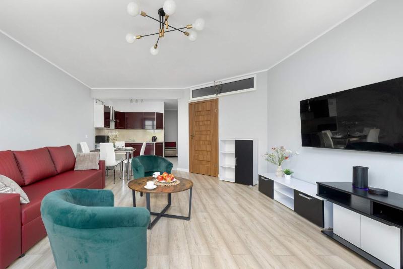 Comfortable Apartment with Parking in Szczecin by Noclegi Renters - image 20