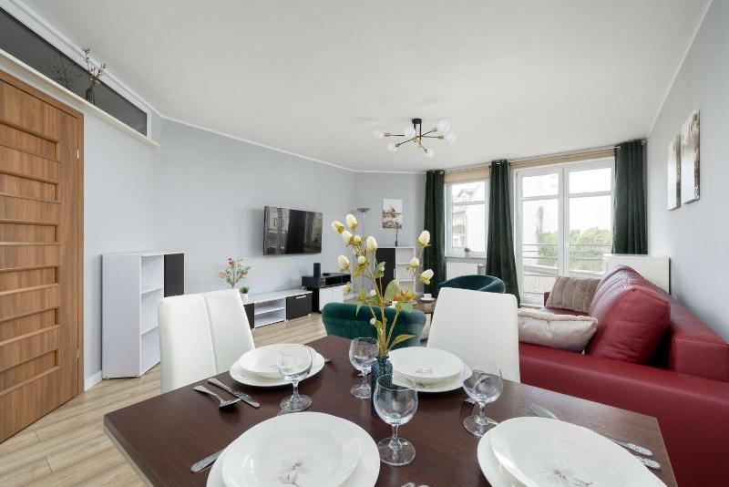 Comfortable Apartment with Parking in Szczecin by Noclegi Renters - image 9