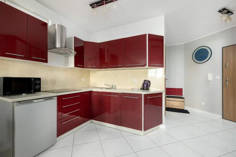 Comfortable Apartment with Parking in Szczecin by Noclegi Renters - image 22