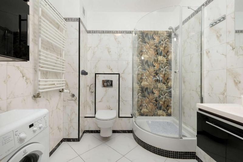 Comfortable Apartment with Parking in Szczecin by Noclegi Renters - image 6