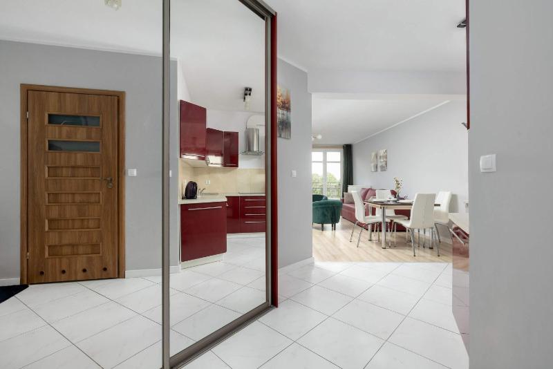 Comfortable Apartment with Parking in Szczecin by Noclegi Renters - image 30