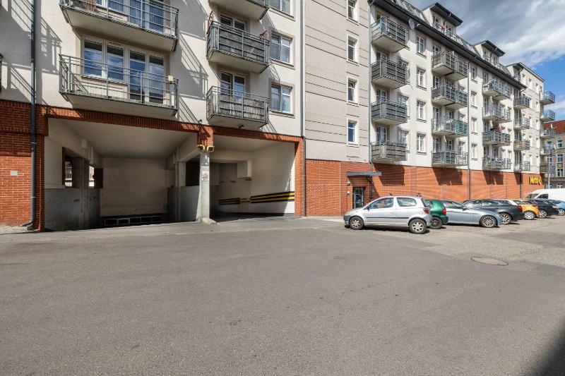 Comfortable Apartment with Parking in Szczecin by Noclegi Renters - image 24