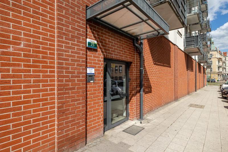Comfortable Apartment with Parking in Szczecin by Noclegi Renters - image 27