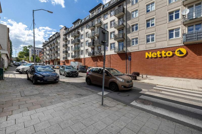 Comfortable Apartment with Parking in Szczecin by Noclegi Renters - image 4