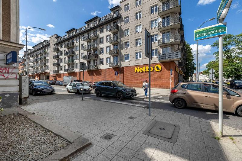 Comfortable Apartment with Parking in Szczecin by Noclegi Renters - image 23