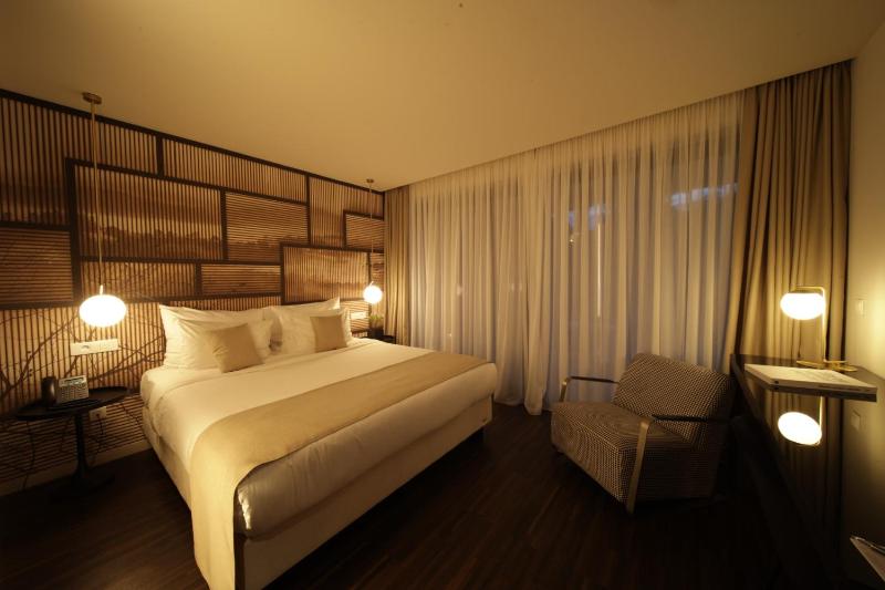 Executive Double or Twin Room image 2