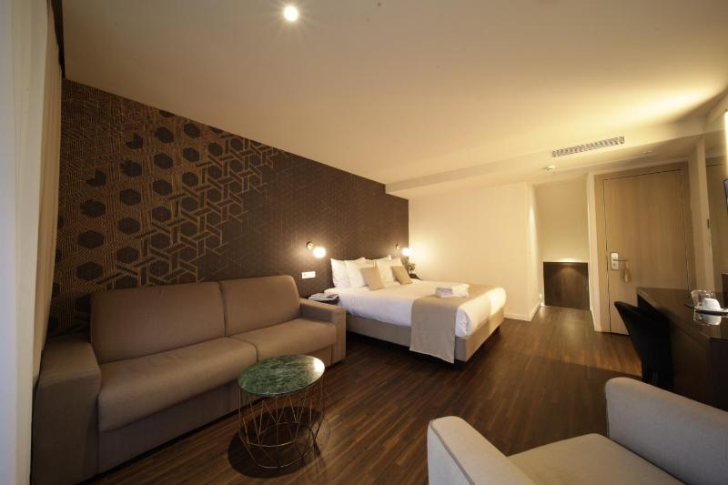 Deluxe Suite with Private Pool image 2
