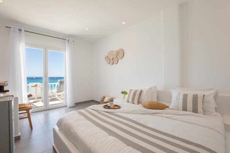 Acrogiali Beachfront Hotel Mykonos - image 12