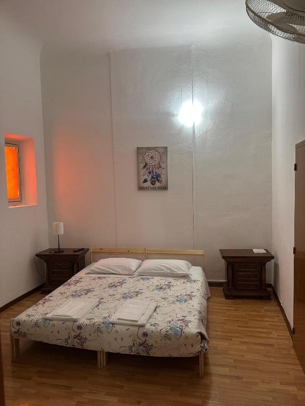 Economy Double Room with Shared Bathroom image 4