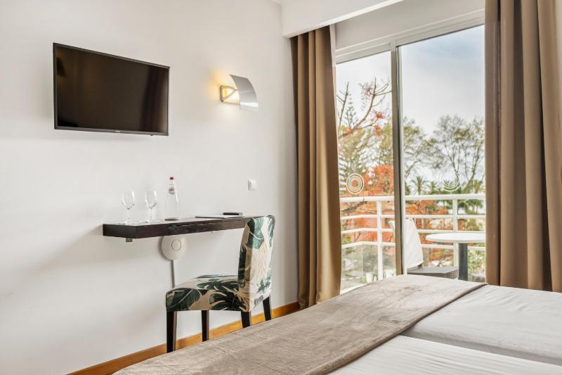 Double or Twin Room image 2