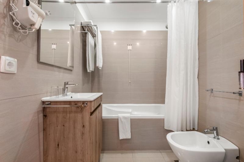 Double or Twin Room image 1