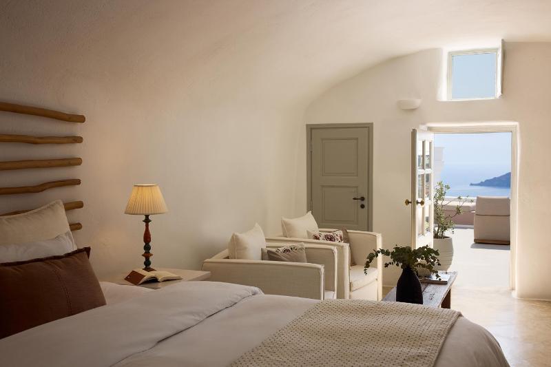 Honeymoon Suite with Sea View and Indoor Jetted Plunge Pool image 1