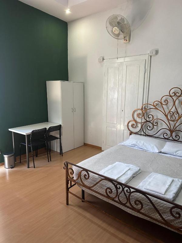 Double Room with Shared Bathroom image 3