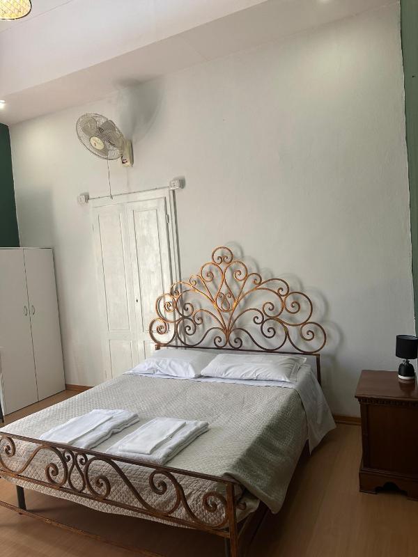 Double Room with Shared Bathroom image 2