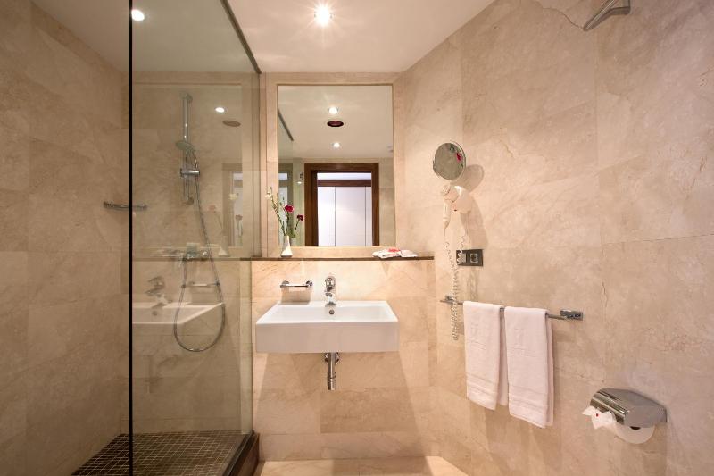 Standard Double Room image 1
