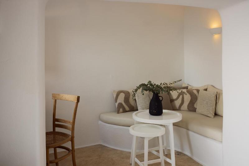 Caldera Suite with Sea View and Outdoor Jetted Plunge Pool image 4