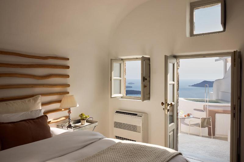 Caldera Suite with Sea View and Outdoor Jetted Plunge Pool image 1