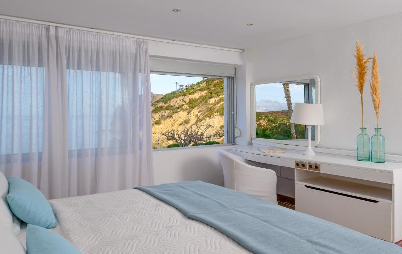 Apartment with Sea View image 3