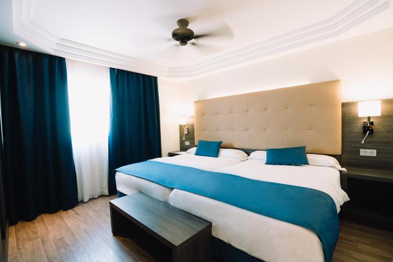 Superior Double Room (2 Adults) image 1