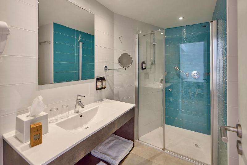 One-Bedroom Apartment with Balcony image 4