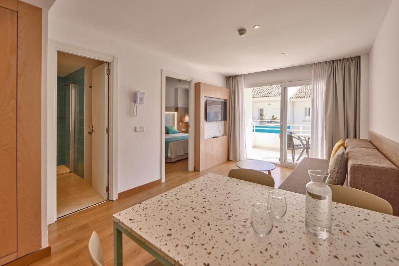 One-Bedroom Apartment image 4