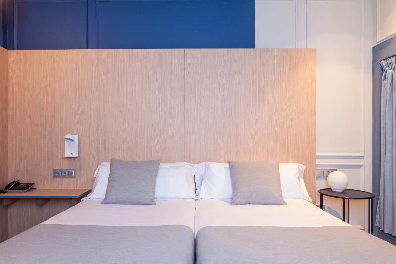 Double Room image 2