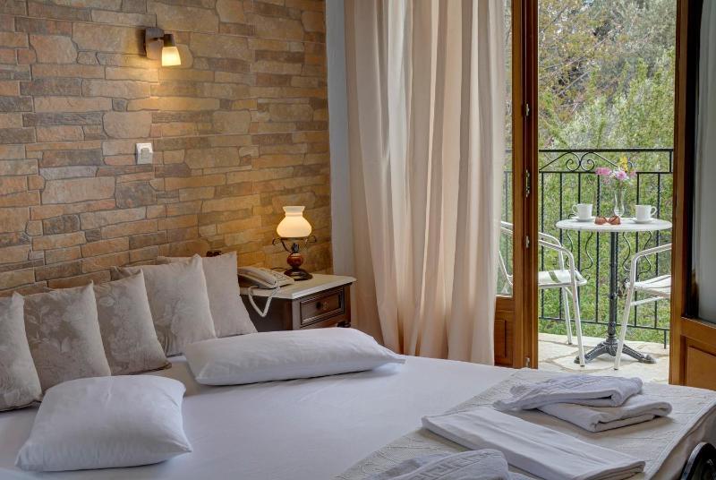 Romantic Double Room image 4