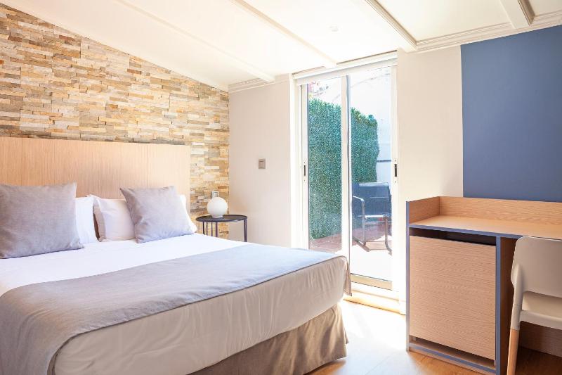 Double Room with Terrace image 1