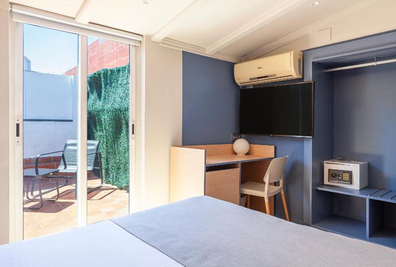Double Room with Terrace image 3