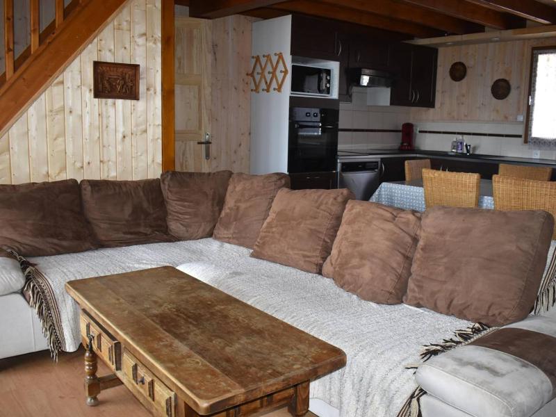 Chalet (8 Adults) image 1