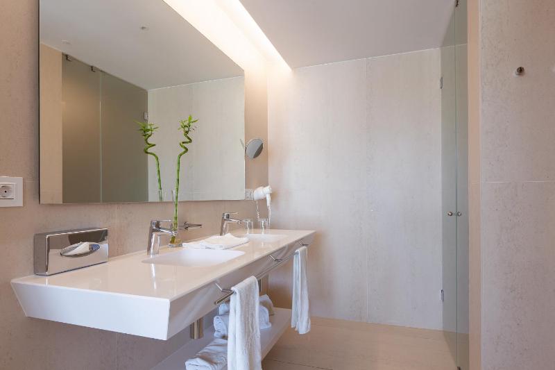 Junior Suite with Sea View image 3