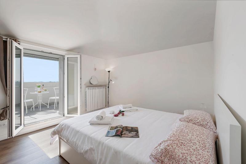 Matta Apartment 400m From The Lake - Happy Rentals - image 22