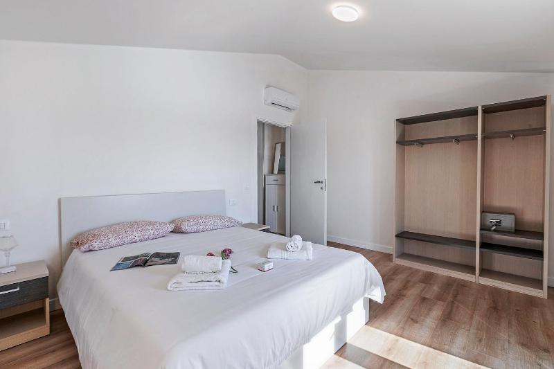 Matta Apartment 400m From The Lake - Happy Rentals - image 29
