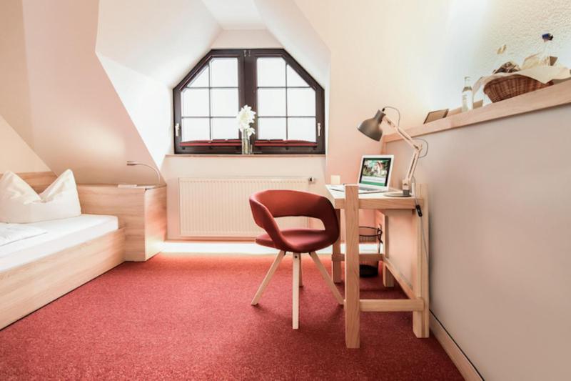 Twin Room with Extra Bed image 1