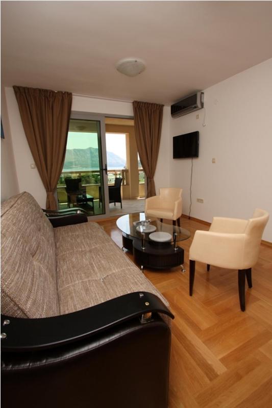 Two-Bedroom Apartment with Terrace and Sea View image 4