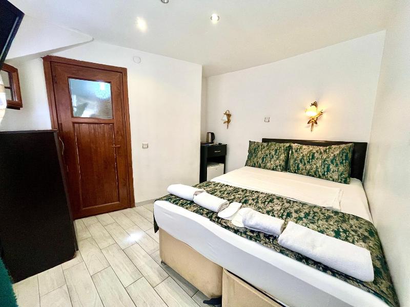 Double Room with Sea View image 2