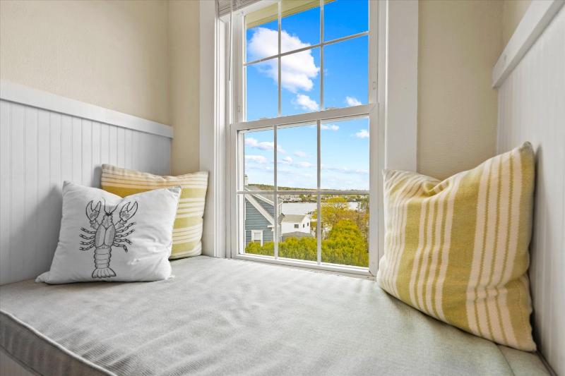 Standard King Room image 3