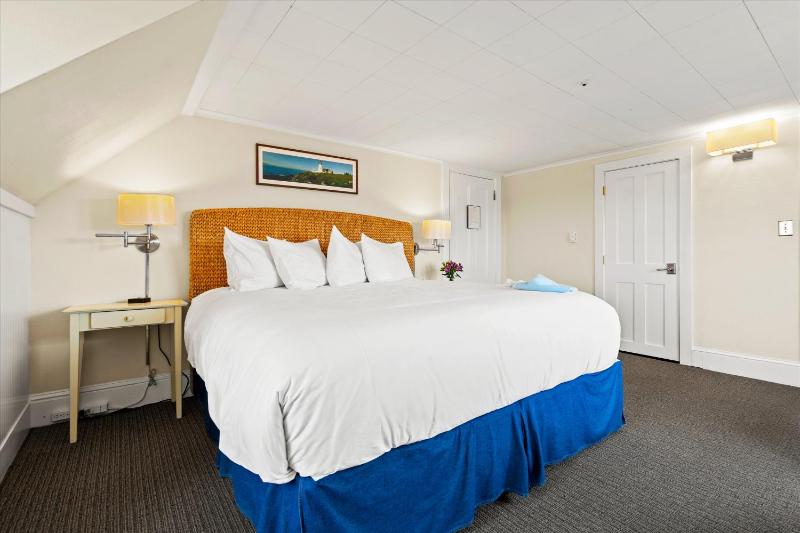 Standard King Room image 4
